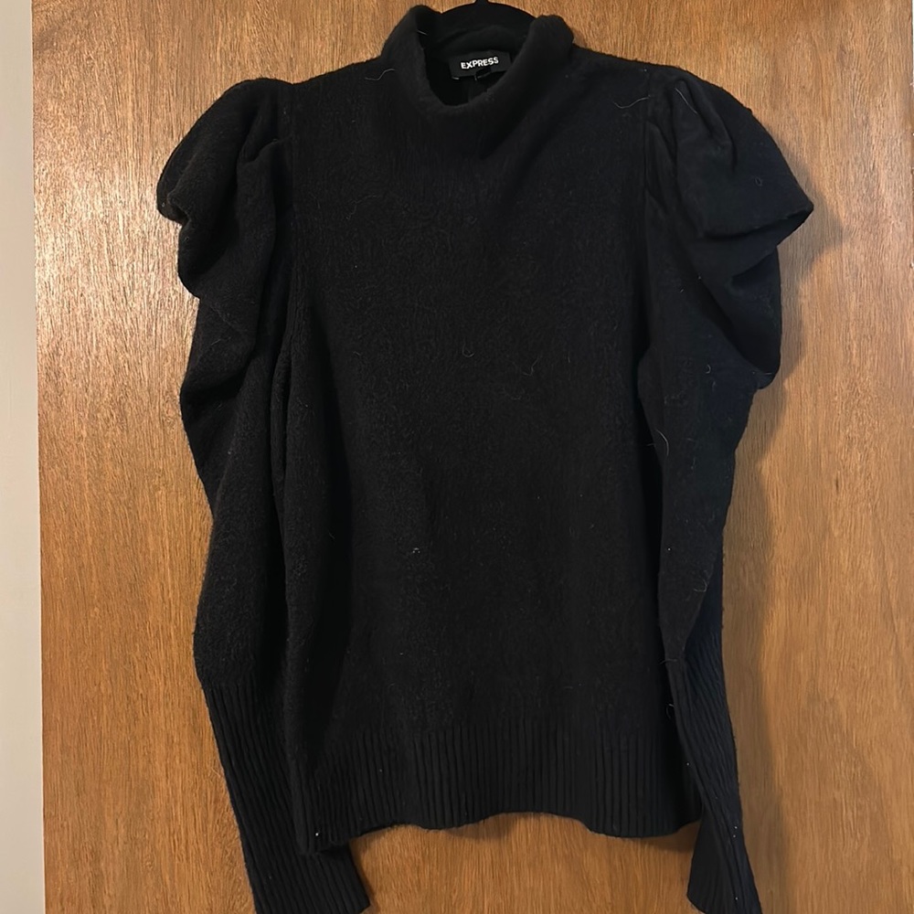Statement shoulder Express sweater